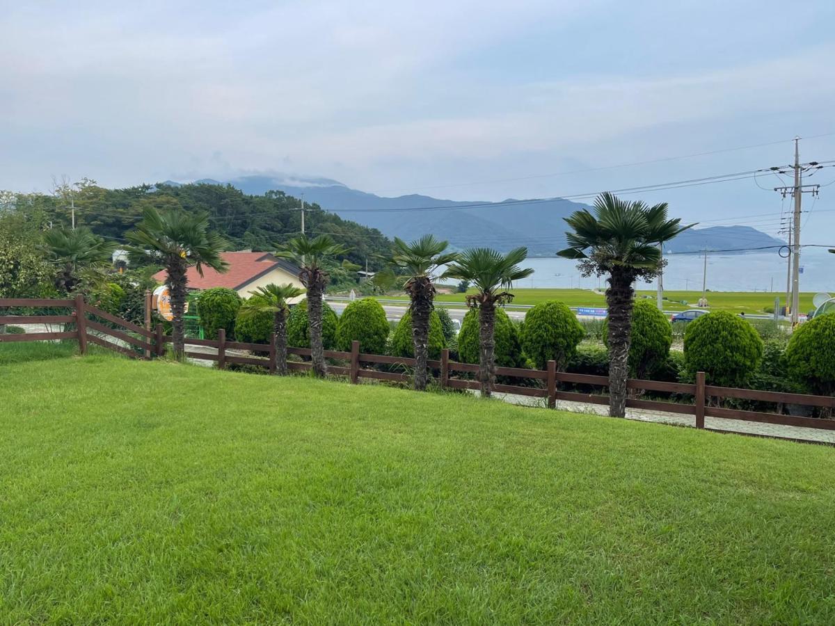 American Village Pension Manoa Namhe Kültér fotó